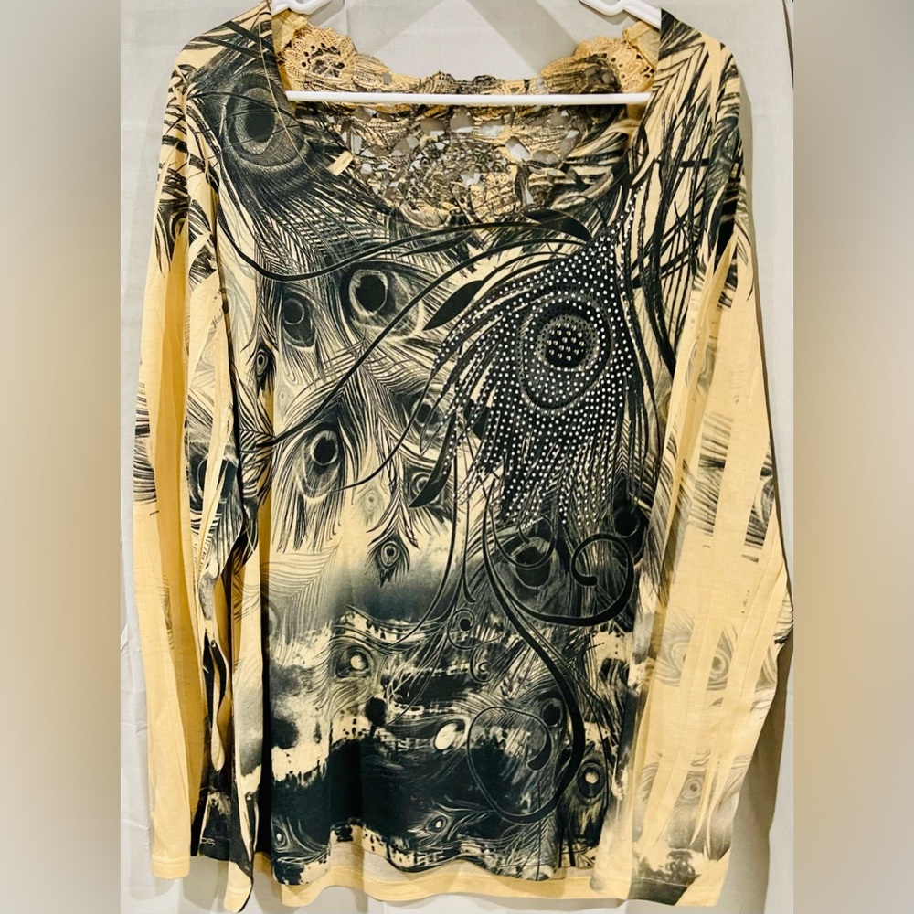 Women’s “Love T” Long Sleeved Black & Tan Feather Design Top